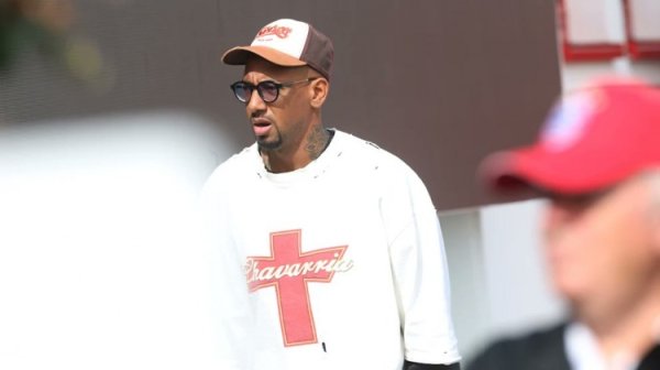 Ảnh: Boateng đã đến cơ sở đào 