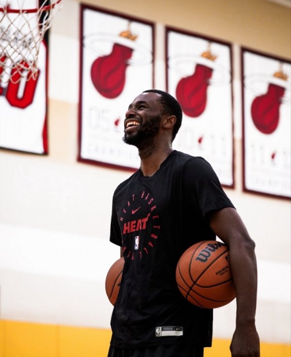 Một nụ cười ngây thơ! Wiggins 