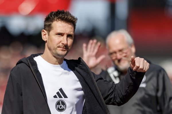 Anh ấy thật giỏi trong việc làm tình với anh ấy! Bild: Klose không hài lòng với tiền đạo Nuremberg và đề nghị tiền vệ này đá tiền đạo
