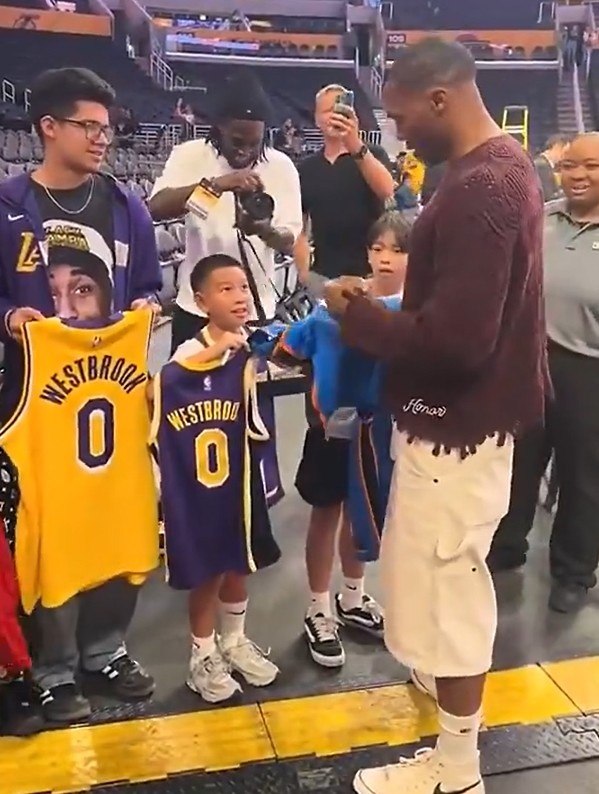 Westbrook từ chối ký áo Lakers